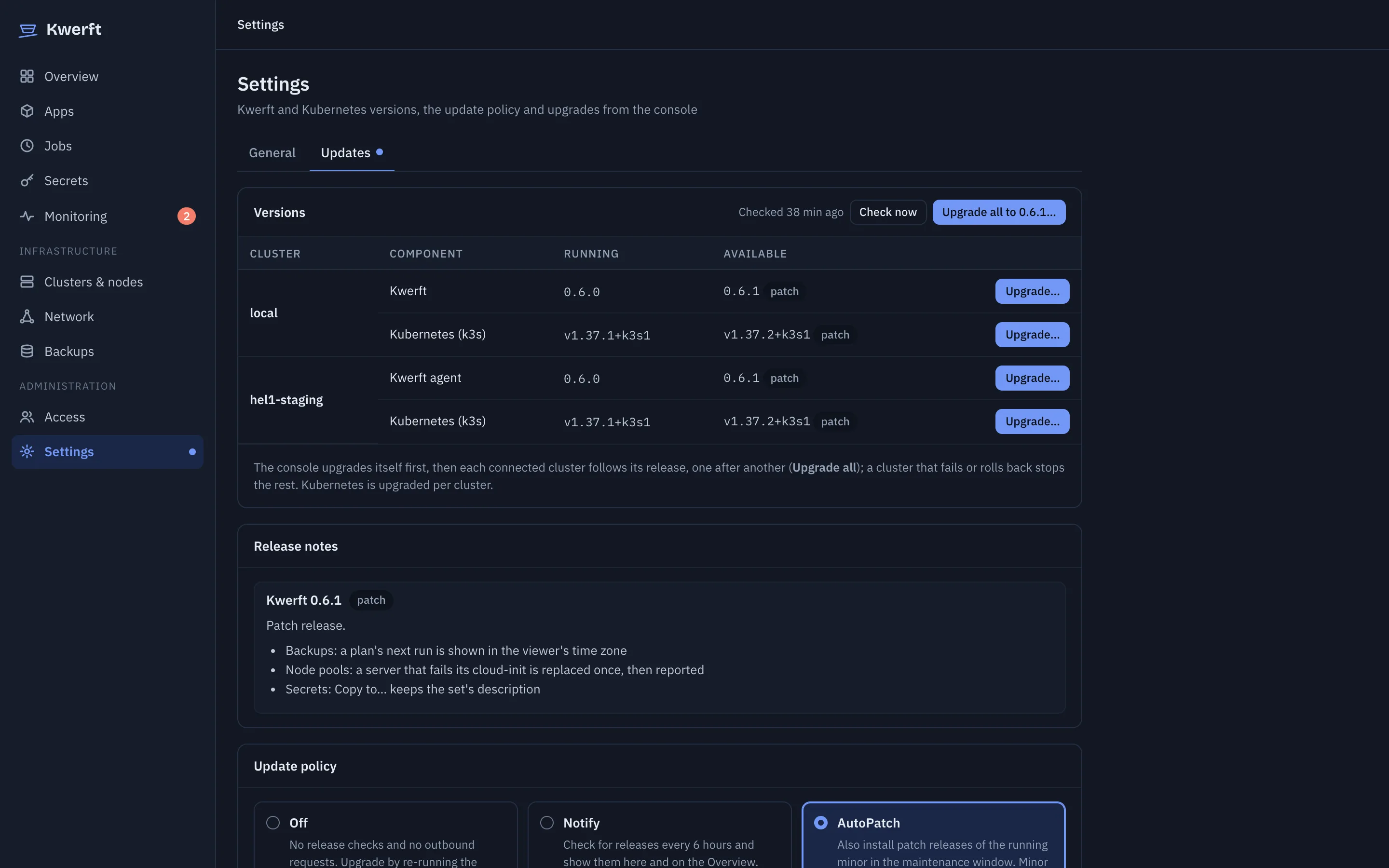 Settings › Updates: Kwerft and Kubernetes versions per cluster, release notes and the update policy
